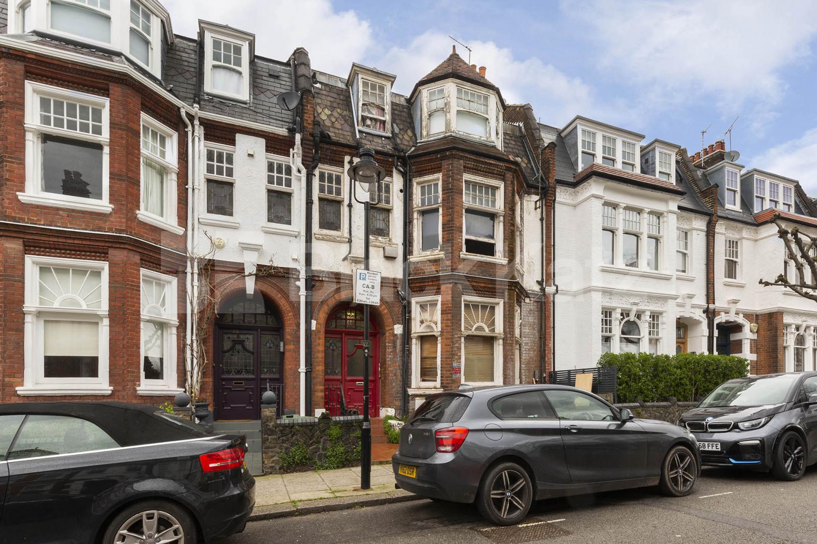 Two double bedrooms set within a period conversion by Belsize Park with a garden Howitt Road, Hampstead - Belsize Park NW3